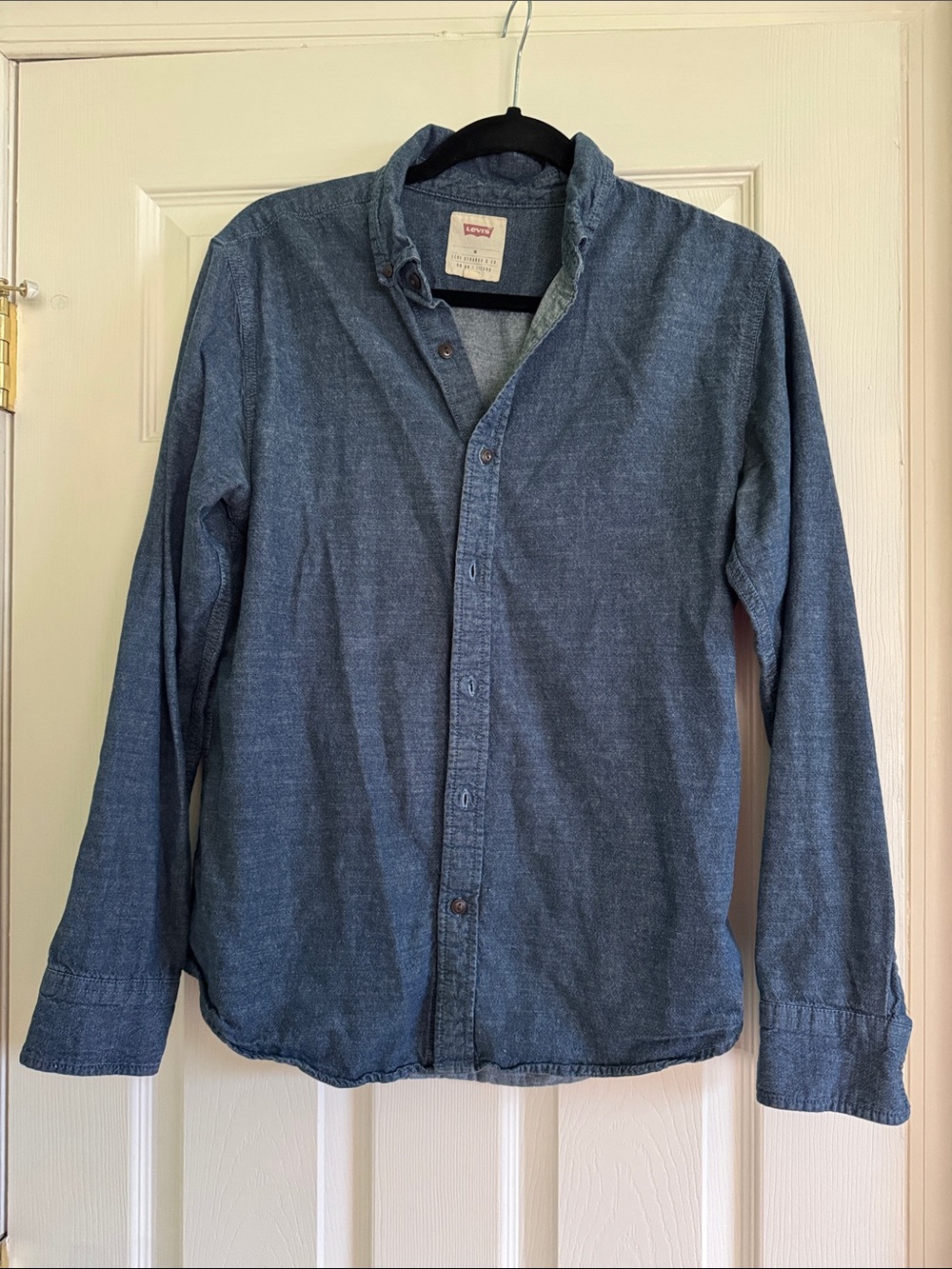 Levi’s dark denim chambray button down shirt M